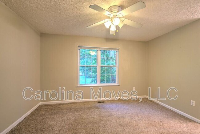 Building Photo - 5 Fieldcrest Ct