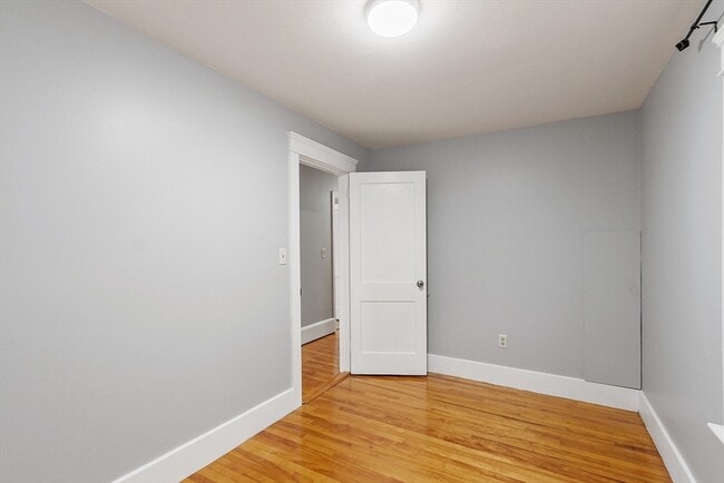 Building Photo - 577 Chandler St