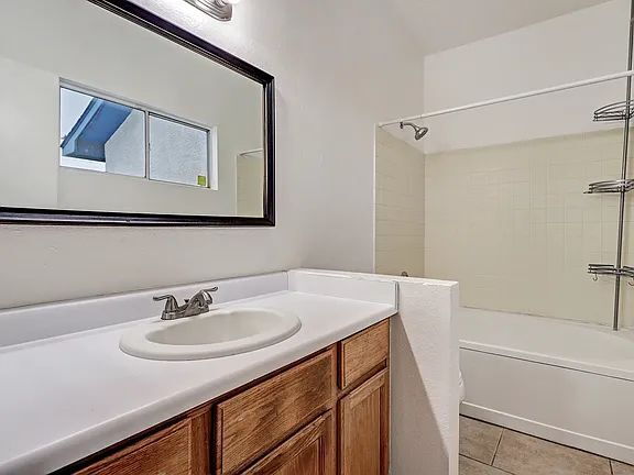 Building Photo - "Spacious 4-Bedroom Gem on Quartz Dr – Your Ideal Albuquerque Retreat!"
