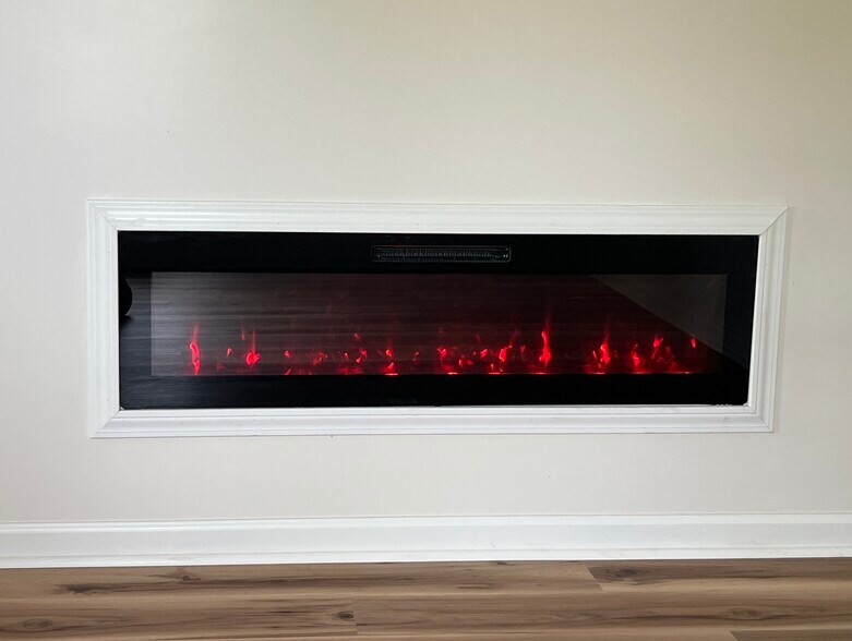 Cozy electric fireplace - 900 Elm St