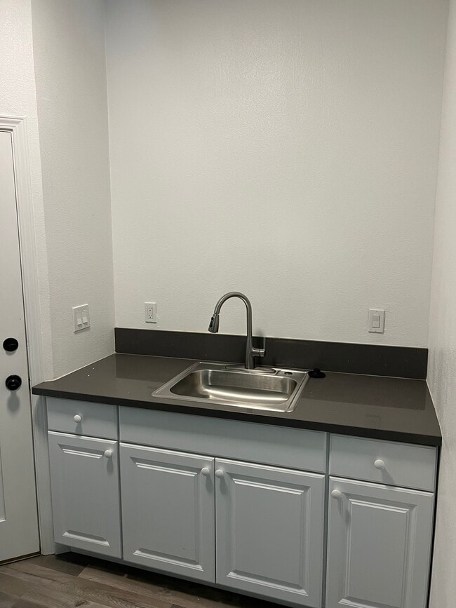 Building Photo - 289 N 2nd Ave