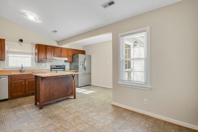 Building Photo - 3 Bedroom Ranch Home with Fenced Yard in Richmond – Available July 15th – $2,295/mo