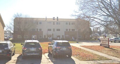 Building Photo - 904 E Milwaukee Ave