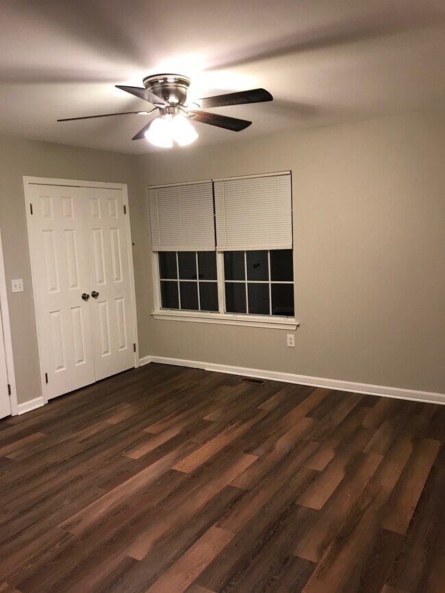 Building Photo - 404 Wedgewood Cir