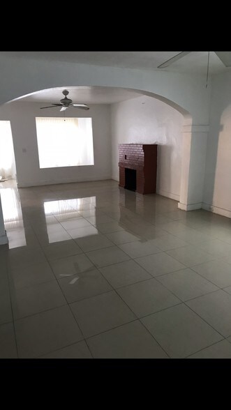 Building Photo - 1021 SW 5th St