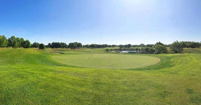 Building Photo - Wonderful 4 bedroom 3 full bath in the Wildhorse Golf Course Community.