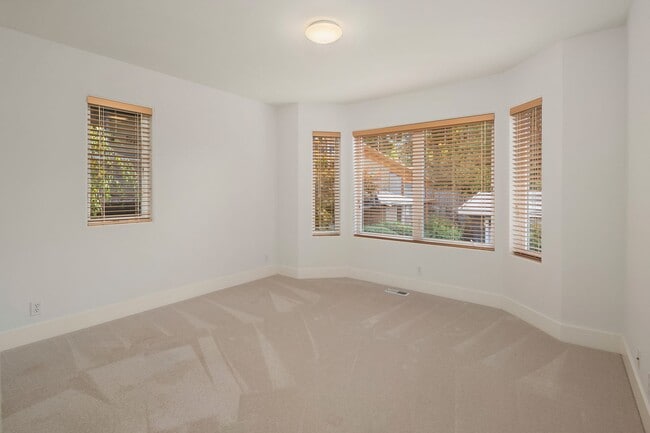 Building Photo - 4bd/3.5ba Kirkland House