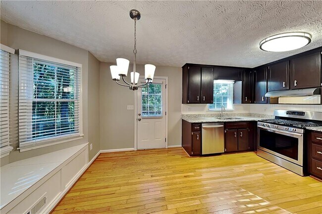 Building Photo - 5225 Shadow Wood Dr