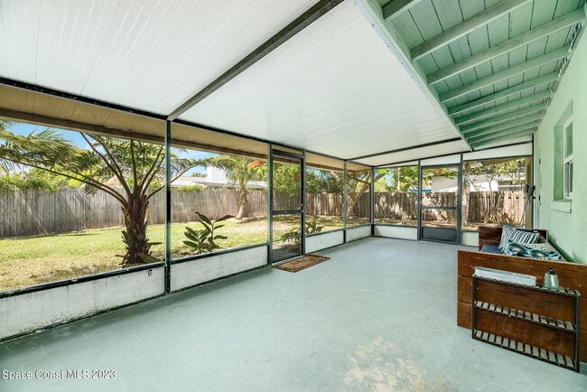 Building Photo - 250 Carib Dr