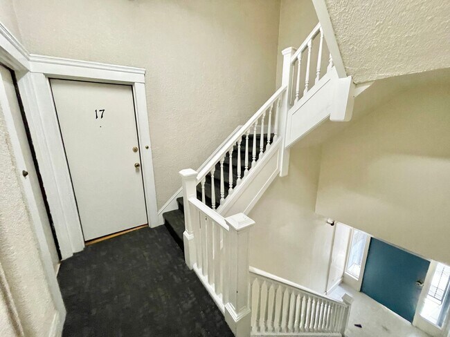 Building Photo - Charming Studio Apartment in the heart of ...
