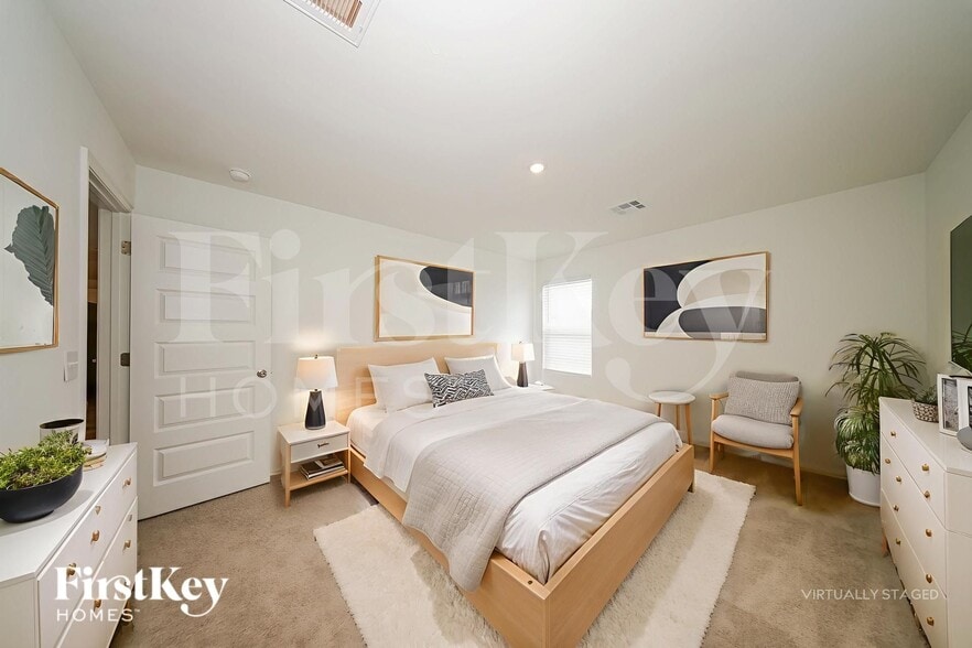 Building Photo - 433 Labelle Ln