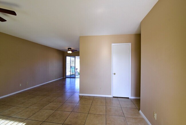 Building Photo - Spacious 2 Bedroom, 2 Bath Single-Story Home