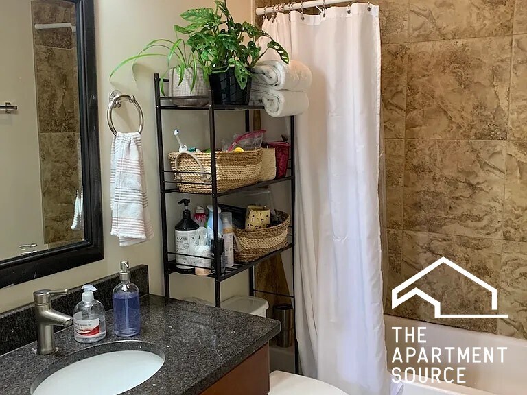 Building Photo - 851 W Fletcher St