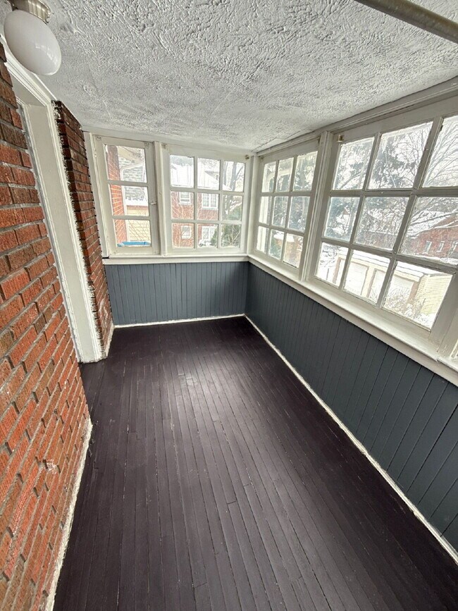 Building Photo - "Charming 3-Bed, 1.5-Bath on East 124th"