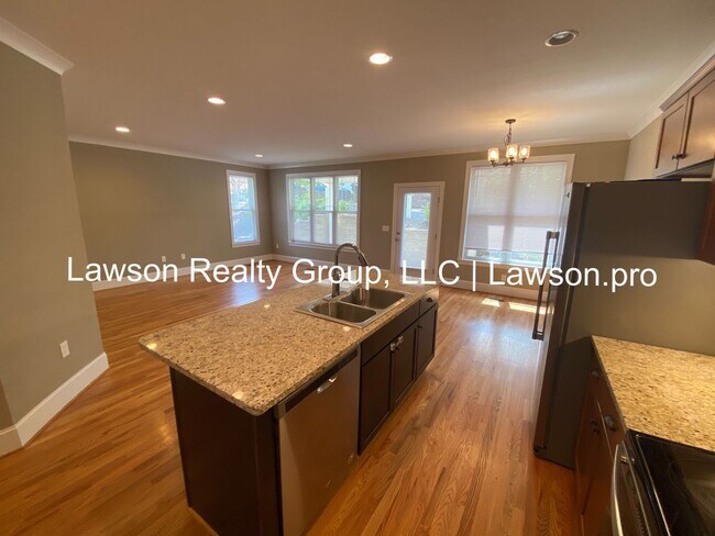 Building Photo - Craftsman Style One Level Living in Southw...