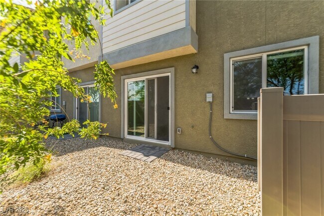 Building Photo - 4242 Lunar Cyn Ave