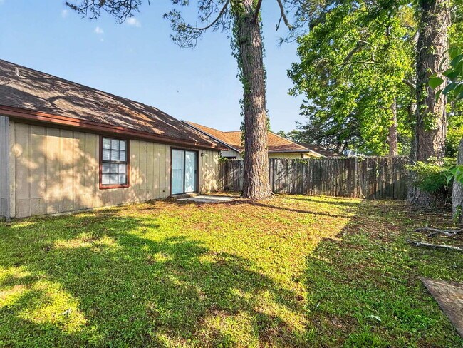 Building Photo - 1825 Hunters Path