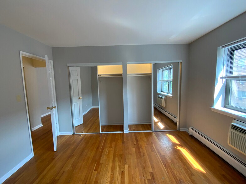 Building Photo - 524 W Oakdale Ave