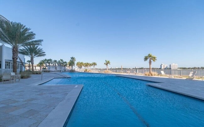 Building Photo - Direct riverfront 3 bedroom 3 bath