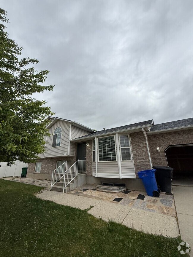 Building Photo - Coming soon 4 Bed/ 3 Bathroom house in Wes...