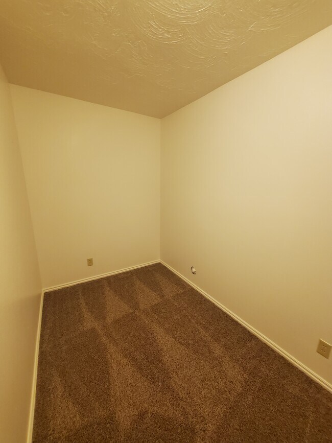 Building Photo - 1322 Walstrom Ln