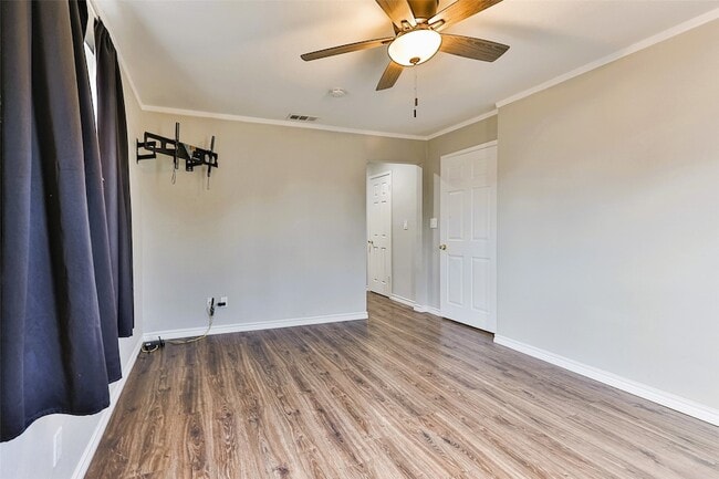 Building Photo - 1318 N Rogers Rd