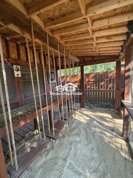 Building Photo - 16436 Elm Dr