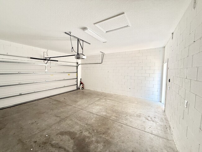 Building Photo - 8674 Wellington Blue Ln