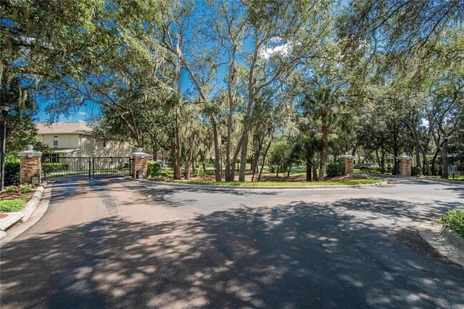 Building Photo - 15768 Fishhawk Falls Dr