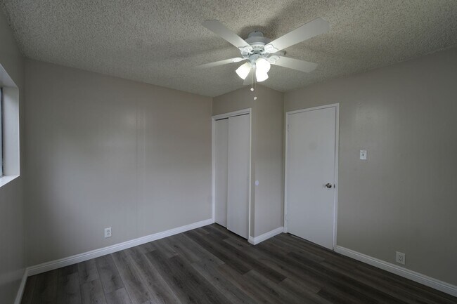 Building Photo - 440 RAYVON