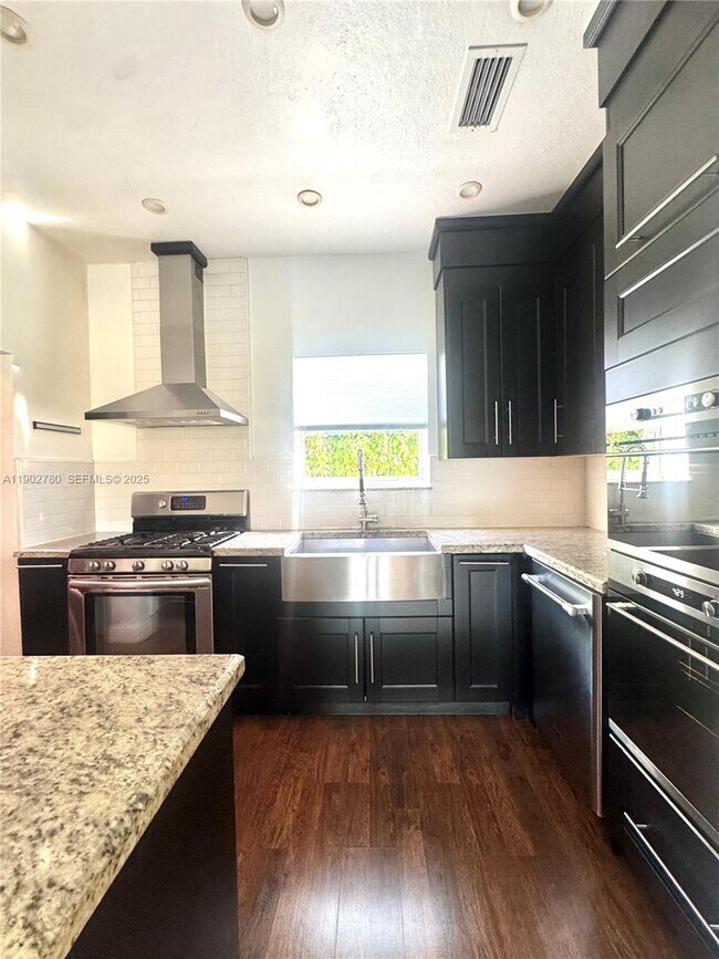 Building Photo - 1700 SW 16th Ter