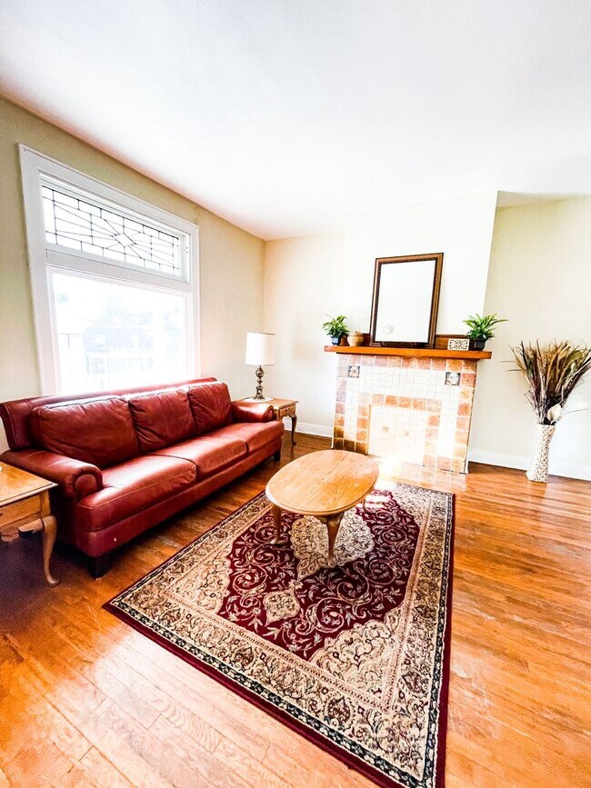 Building Photo - AVAILABLE AUGUST 2026 - Beautiful 4+ bedroom, 1 bath home in Mt Washington!