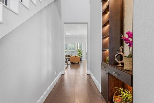 Building Photo - 2311 Pale Star Dr