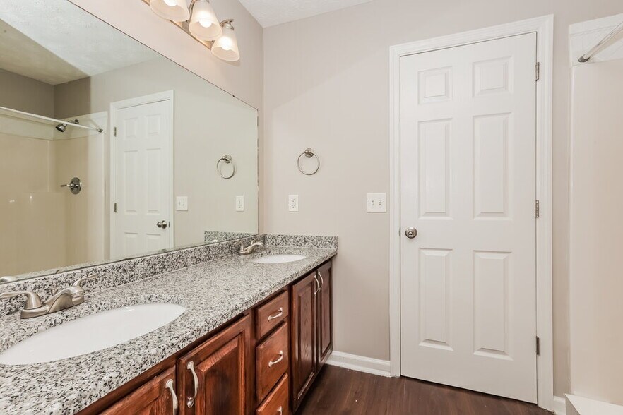 Building Photo - 825 Chaney Woods Dr
