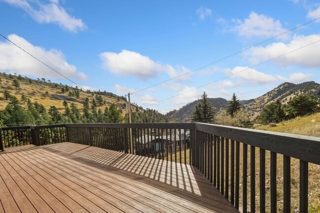 Building Photo - Bright & Beautiful Foothills Home Just Minutes from Downtown Boulder