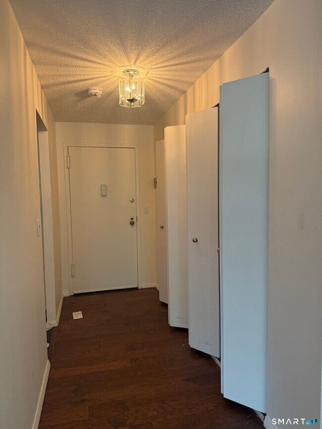 Building Photo - 1460 Elm St