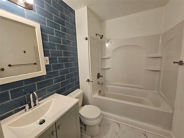 Building Photo - 1002 Highland Dr