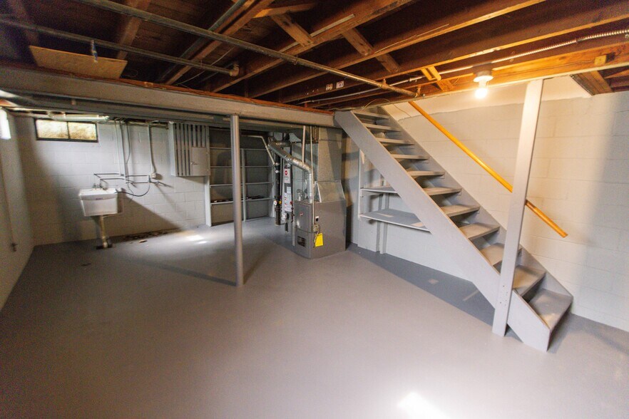 Building Photo - 3725 Watson Ave