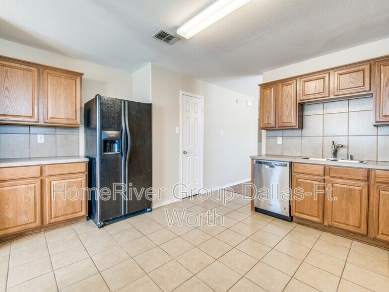 Building Photo - 13001 Barbarosa Dr