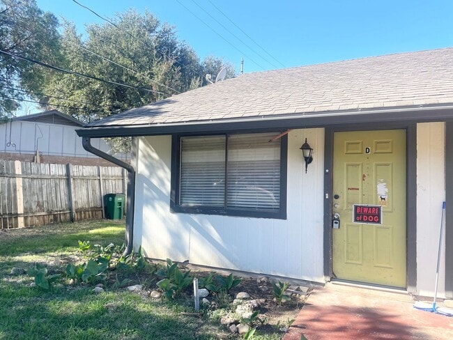 Building Photo - 2607 Ektom Dr