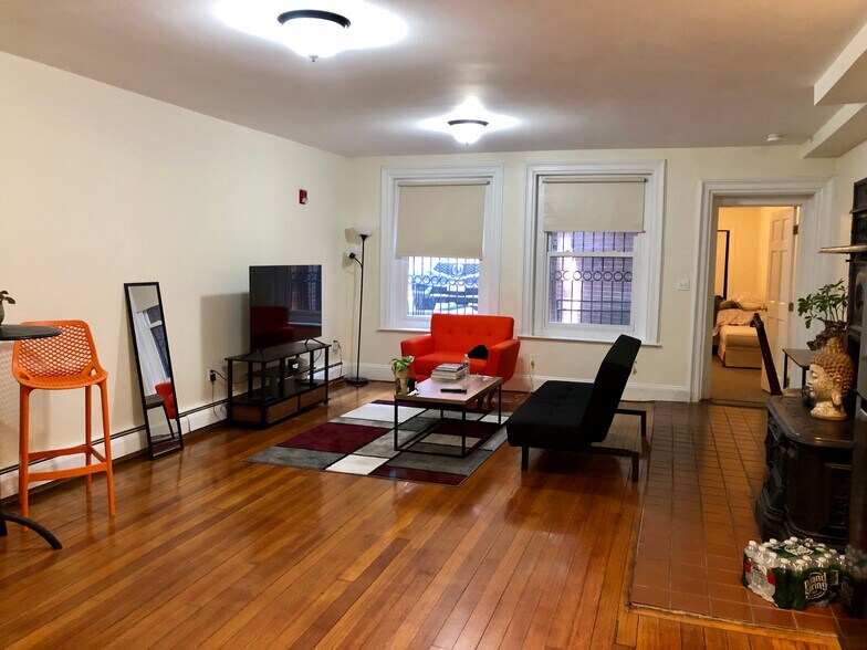Building Photo - 109 Beacon St