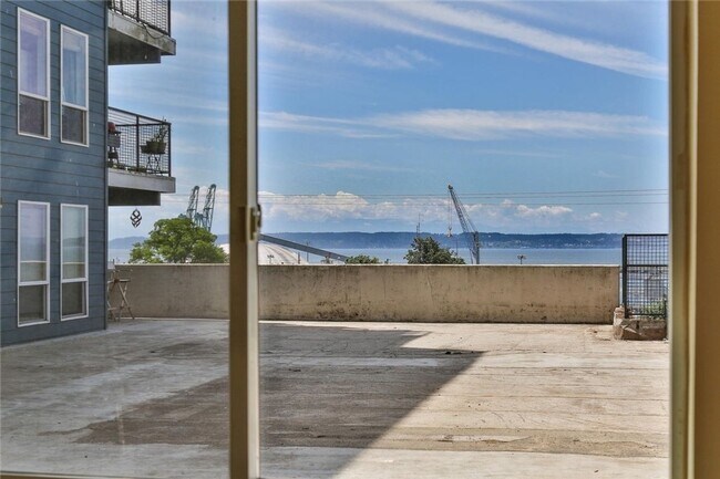 Building Photo - Cozy & Bright 2BD/2BTH Condo for Lease in ...