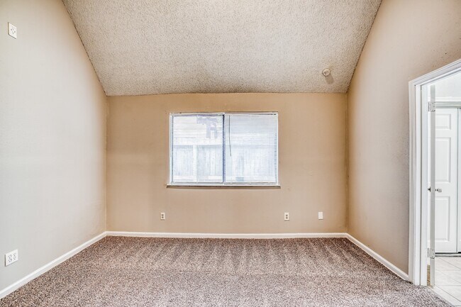 Building Photo - 1055 Margate Dr
