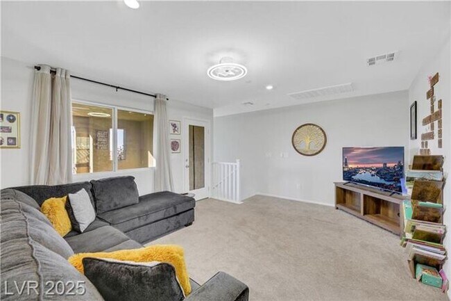 Building Photo - Modern 4-Bed Townhouse in Henderson