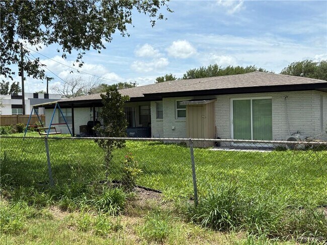 Building Photo - 2216 N Jackson Rd