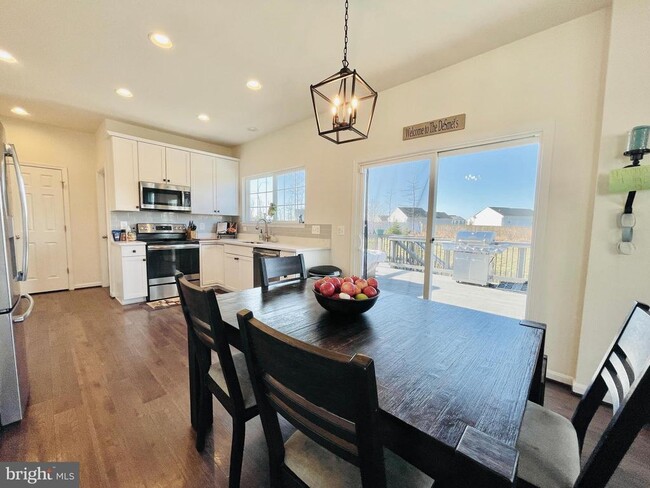 Building Photo - 73 Wellspring Dr