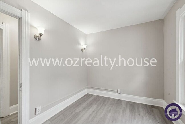 Building Photo - 3241 Cherry St