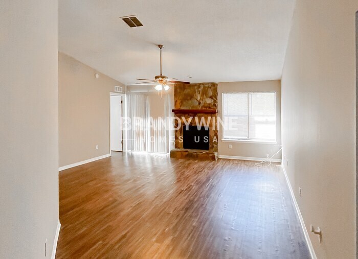 Building Photo - 8592 Bandera Cir W