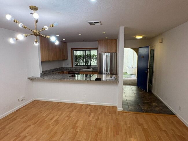 Building Photo - 153 California Ave