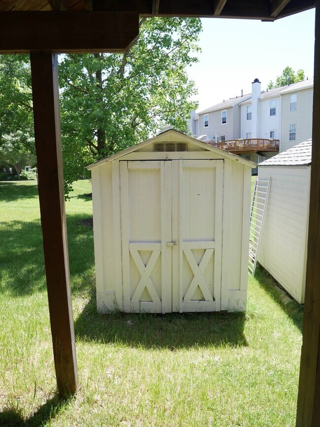 Building Photo - Generous 2 Bedroom Townhome in Baltimore!